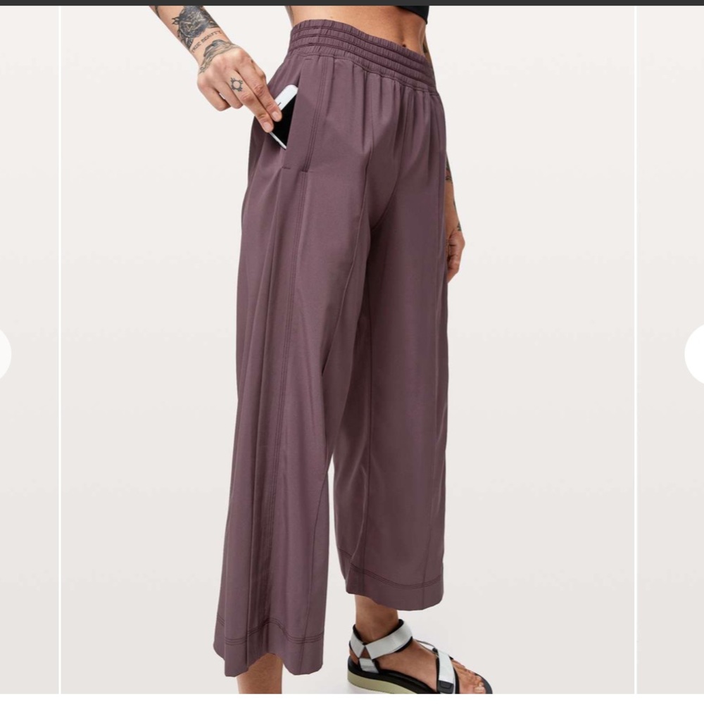 lululemon athletica Wanderer Culotte in Cherry Cola
